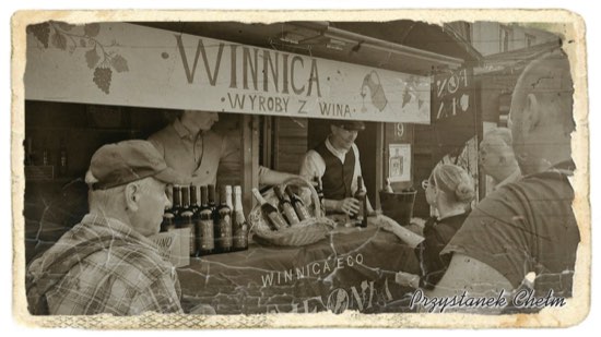 Degustacja win Eco Symfonia z gośćmi RetroFestu przy stoisku Winnicy